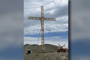 Метален кръст с тегло 500 кг беше откраднат часове след