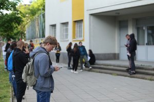 И тази година зрелостниците изкараха дежурното добър на матурата по