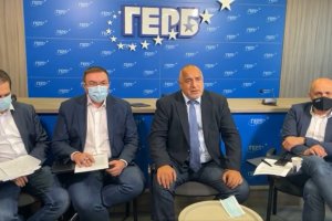 Бившият премиер и лидер на ГЕРБ Бойко Борисов се окъпа