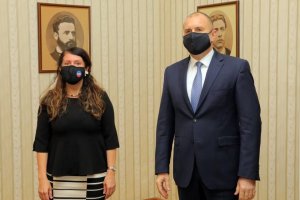 Имаше времена когато американският посланик не пропускаше да засвидетелства публично