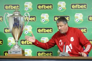 Треньорът на ЦСКА София Любослав Пенев се изказа скептично за начина