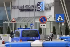 Самолет кацна в София заради починал пътник