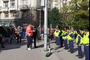 Протестът на ГЕРБ премина с хоро и шествие до Народното събрание