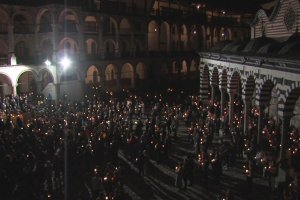 Въпреки ограниченията свързани с пандемичната обстановка хиляди православни вярващи отново