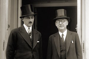 Към колекциите от личните библиотеки на бележити българи като Константин Стоилов