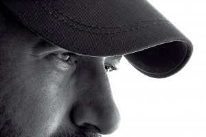 Стефан Вълдобрев е актьор музикант текстописец фронтмен на група Обичайните