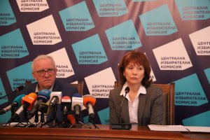 В усилията си да подобри организацията на машинното гласуване Централната