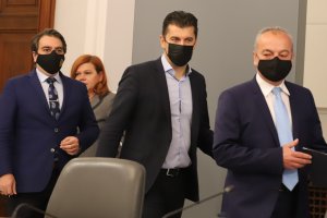 Съществени различия във визиите за финансовата политика са били причината