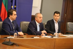 Държавата ще гарантира с 2 5 млрд лв банкови заеми без обезпечение