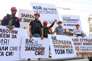 След като организира протест със свои работници пред регионалното министерство