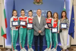 Спортният министър се превърна в аватар на Кралев