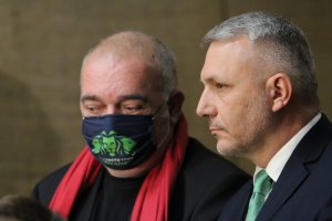 Двама от депутатите на Изправи се Мутри вън Николай