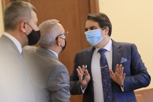 Днес трима служебни министри на социалната политика Гълъб Донев