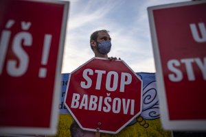 Опитът на дясната опозиция да гласува вот на недоверие на