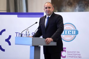 Президентът Румен Радев ще връчи днес в 17 ч мандата