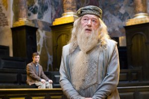 Нарастват международните критики към унгарски закон който забранява представянето изобразяването или обсъждането