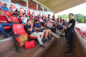 На книга кандидатът за президент на БФС Димитър Бербатов прави