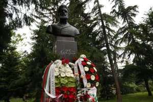 България се прекланя на 2 юни пред подвига на Христо