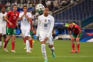 Националният отбор на България по футбол загуби с 0 3 гостуването