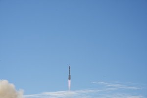 Китайският космически кораб Шънчжоу 12 се скачи днес с орбиталната станция