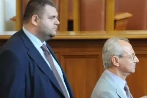 По примера на Доган