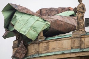 Силен дъжд градушки с гигантски зърна лед и бурен вятър