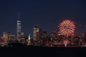 Пищна 20 минутна заря стана атракция снощи за жителите на Ню