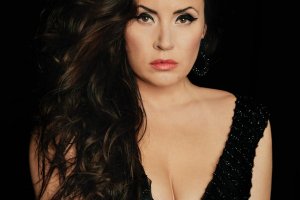 Млада българска дизайнерка ще облече Соня Йончева за галаконцерта в