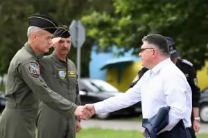 Министърът отиде лично да успокои пилотите от Граф Игнатиево