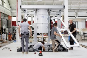 Германският канцлер Ангела Меркел представи първия в Европа квантов компютър