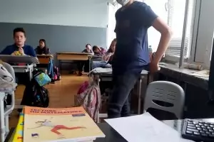 МОН предлага присъствено обучение при 50% ученици със сертификат 