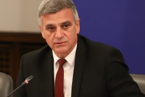 Служебният премиер Стефан Янев отвори няколко фронта на атака срещу Има