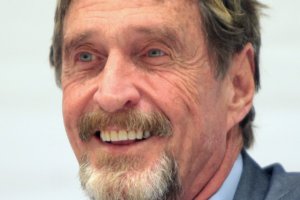 Бившият софтуерен предприемач Джон Макафи собственик на едноименната антивурисна програма