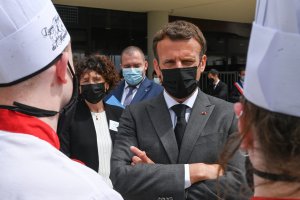 Френският президент Еманюел Макрон бе изненадан днес в департамента Дром