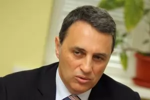 Замесеният в опит за подкуп проф. Моллов не се яви на изслушване в НС