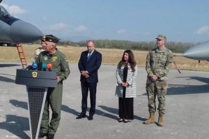 Президентът Румен Радев  посланикът на САЩ Херо Мустафа  служебният военен министър Георги