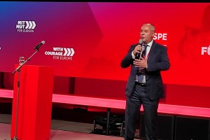 Всяко правителство започва от нулата и заличава всичко онова което