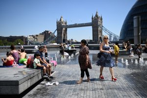 Повечето действащи правила за ограничаване на пандемията ще останат в