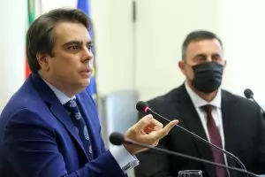 Финансовият министър: Няма никакъв проблем с шефа на НАП