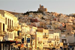 Фактът че Сирос с неговия неподражаем главен град – Ермуполи