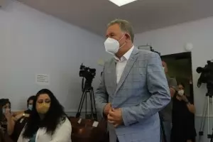 Кацаров: Не може кръчмите да са отворени, а класните стаи - затворени