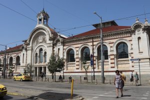 Столична община да купи сградата на Централните хали и да