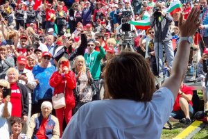 Боговете социалистите от тях сигурно са полудели Пред очите ни