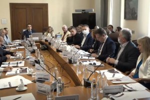 Финансовият министър Асен Василев говори пред обществения съвет и разказва