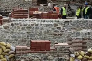 Едни и същи лица изскачат от проверявани скандални договори