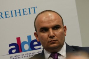 Множащите се коментари на политици и анализатори че проектокабинетът на