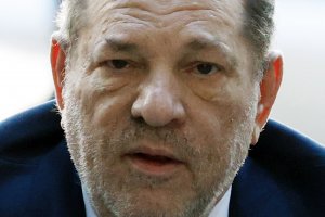 Съд в Лос Анджелис отклони едно от 11 те обвинения издигнати срещу бившия