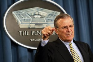 Бившият министър на отбраната на САЩ Доналд Ръмсфелд по известен като