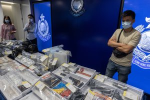 Властите в Хонконг заявиха че са осуетили заговор за терористични