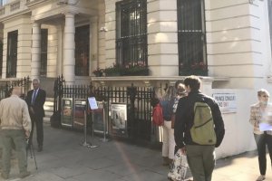 В чужбина днешният вот за президент и народни представители преминава